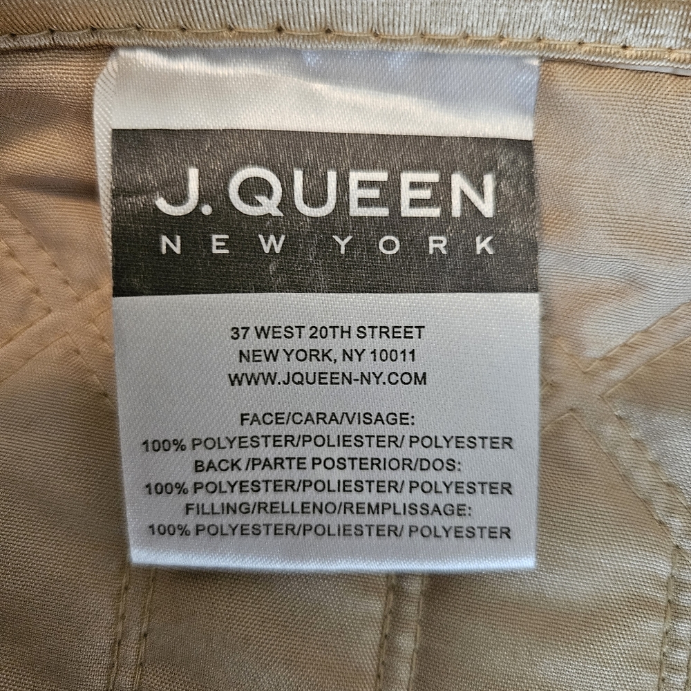 J Queen New York (Queen) Gold Quilted Spread